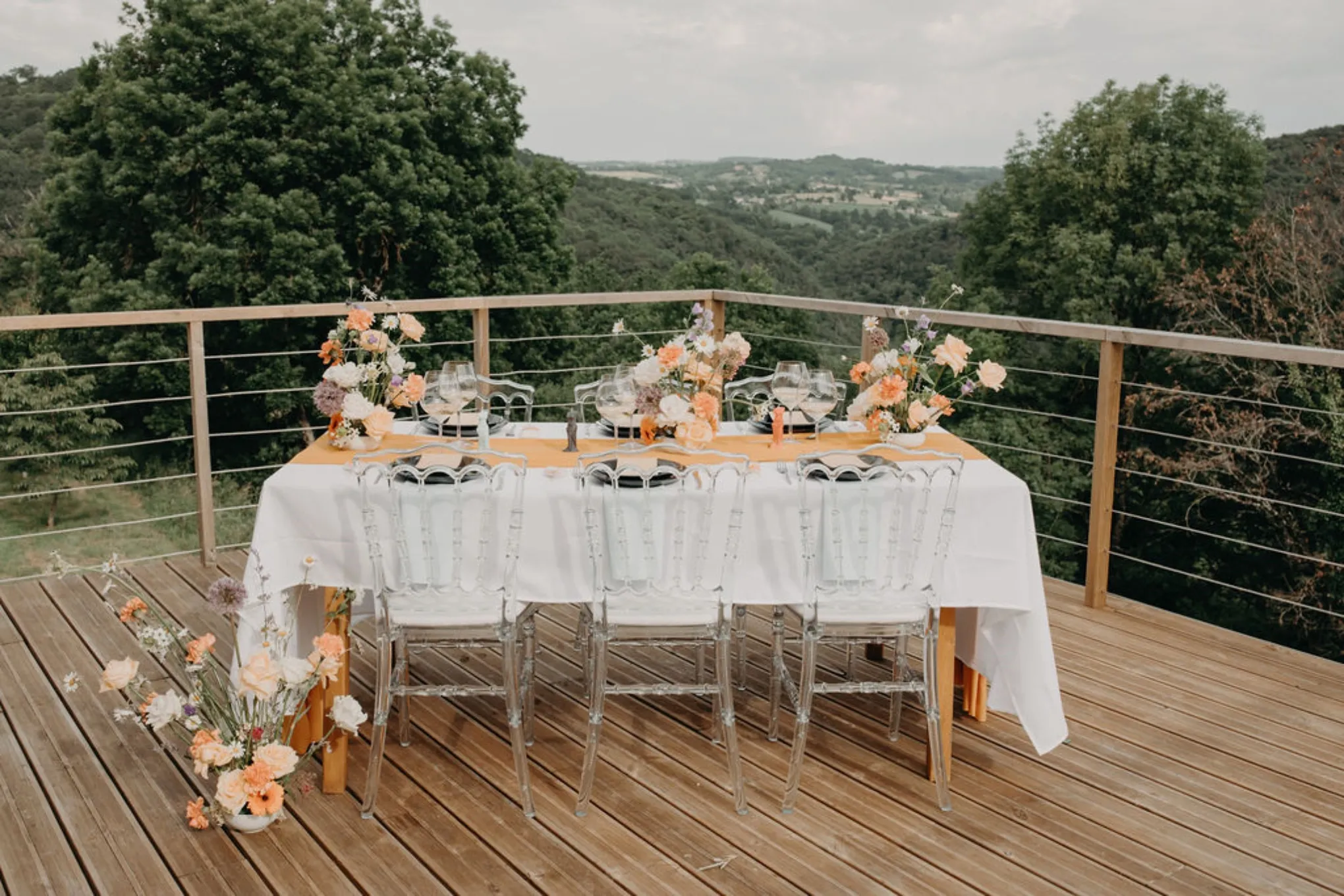 composition florale table reception fleuriste mariage moderne montpe