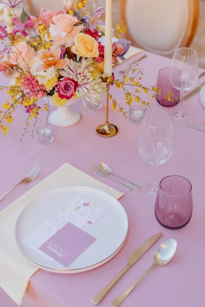 pour une décoration de mariage à l' effet waouh: l' art de la table