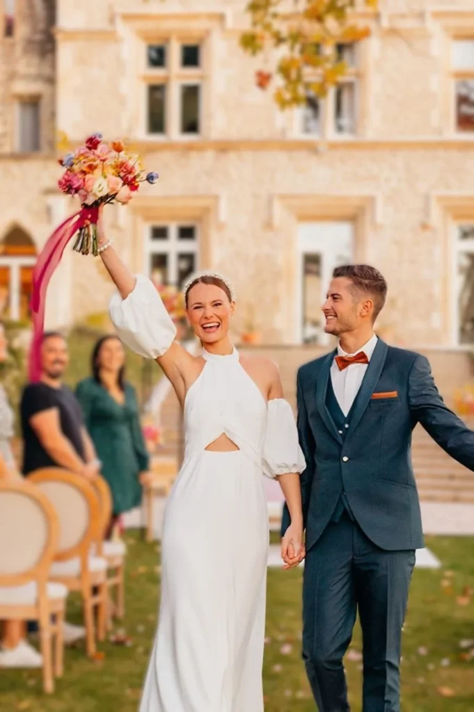 mariage au château moderne et coloré